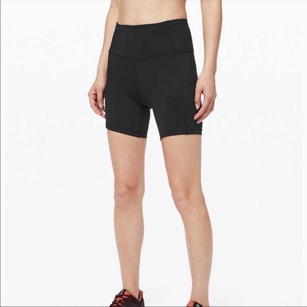 Like new Lululemon Fast and Free Short 6” Black